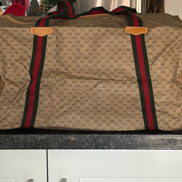 🌺GORGEOUS VERY RARE  GUCCI DUFFLE ❤️🔥 - Picture 2 of 9